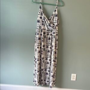 Chic Patterned Maxi Dress in Navy and White